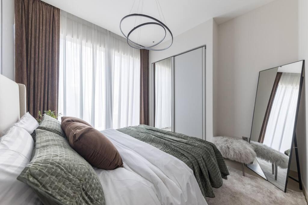 Elegant 2br Luxury Furnished In Marina Gate 2
