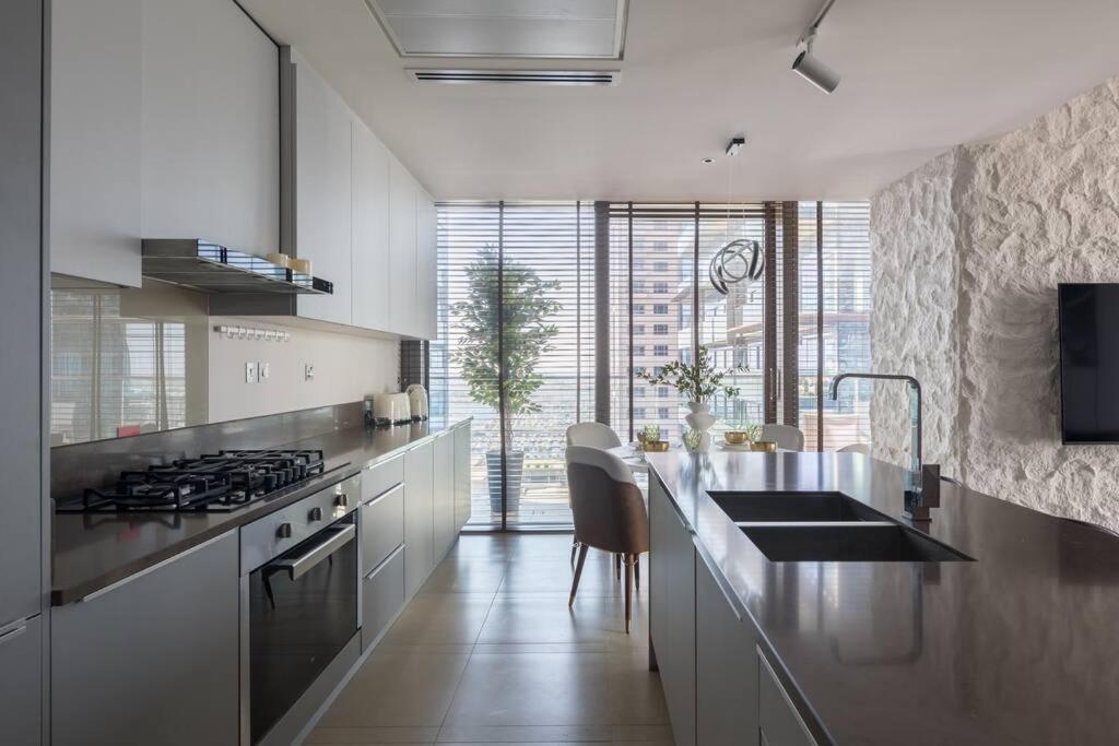 Elegant 2br Luxury Furnished In Marina Gate 2 Apartment