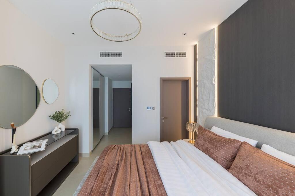 Elegant 2br Luxury Furnished In Marina Gate 2